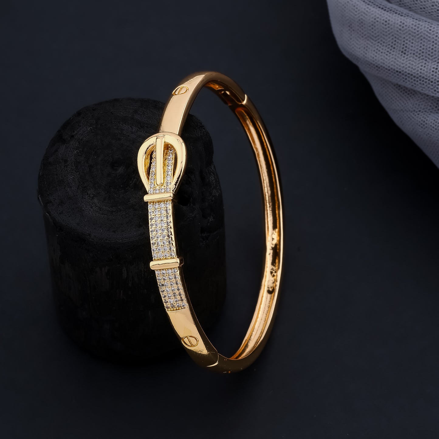 Glamour Lock Bracelet