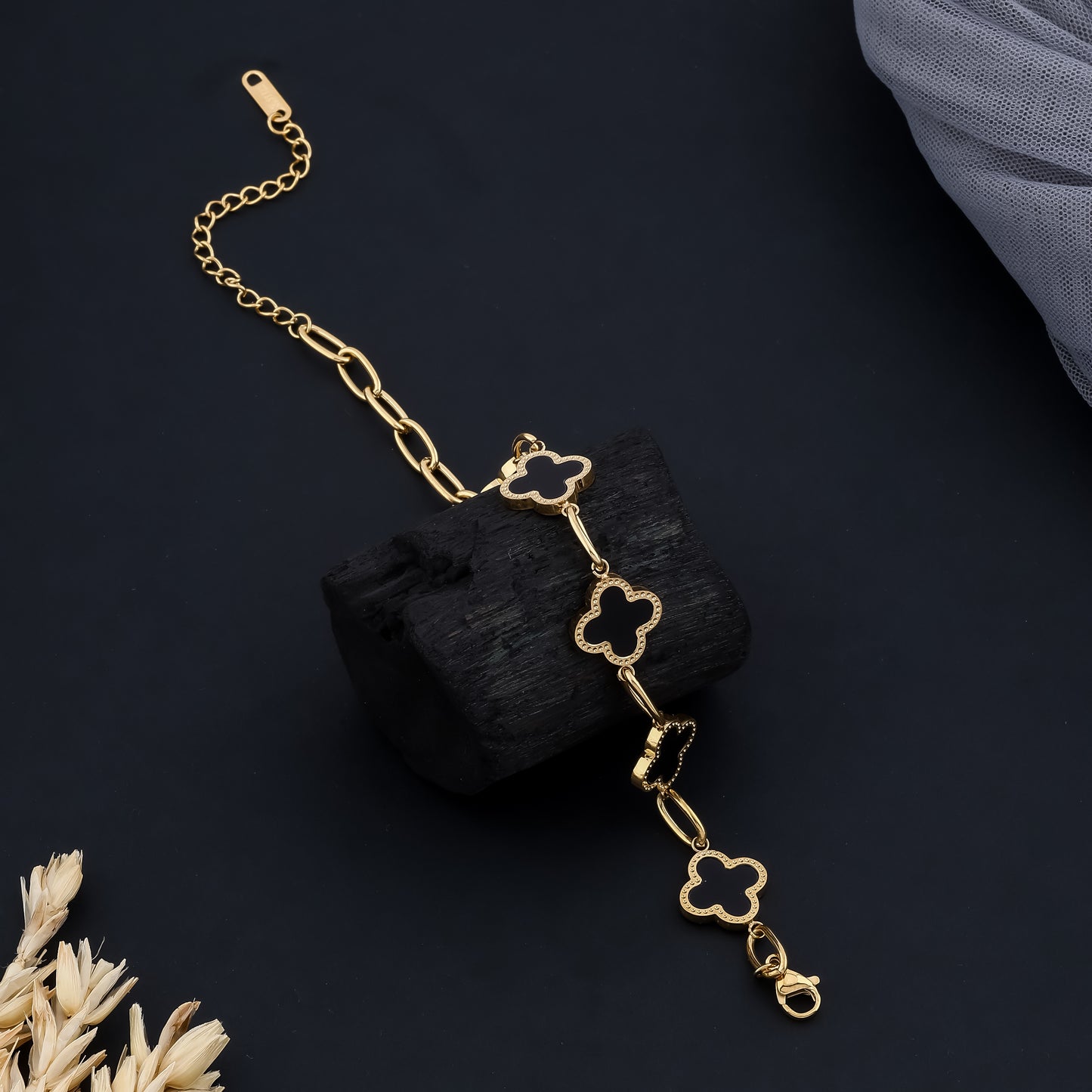 Noir Clover Bracelet