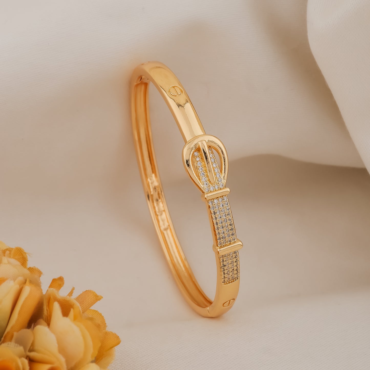 Glamour Lock Bracelet