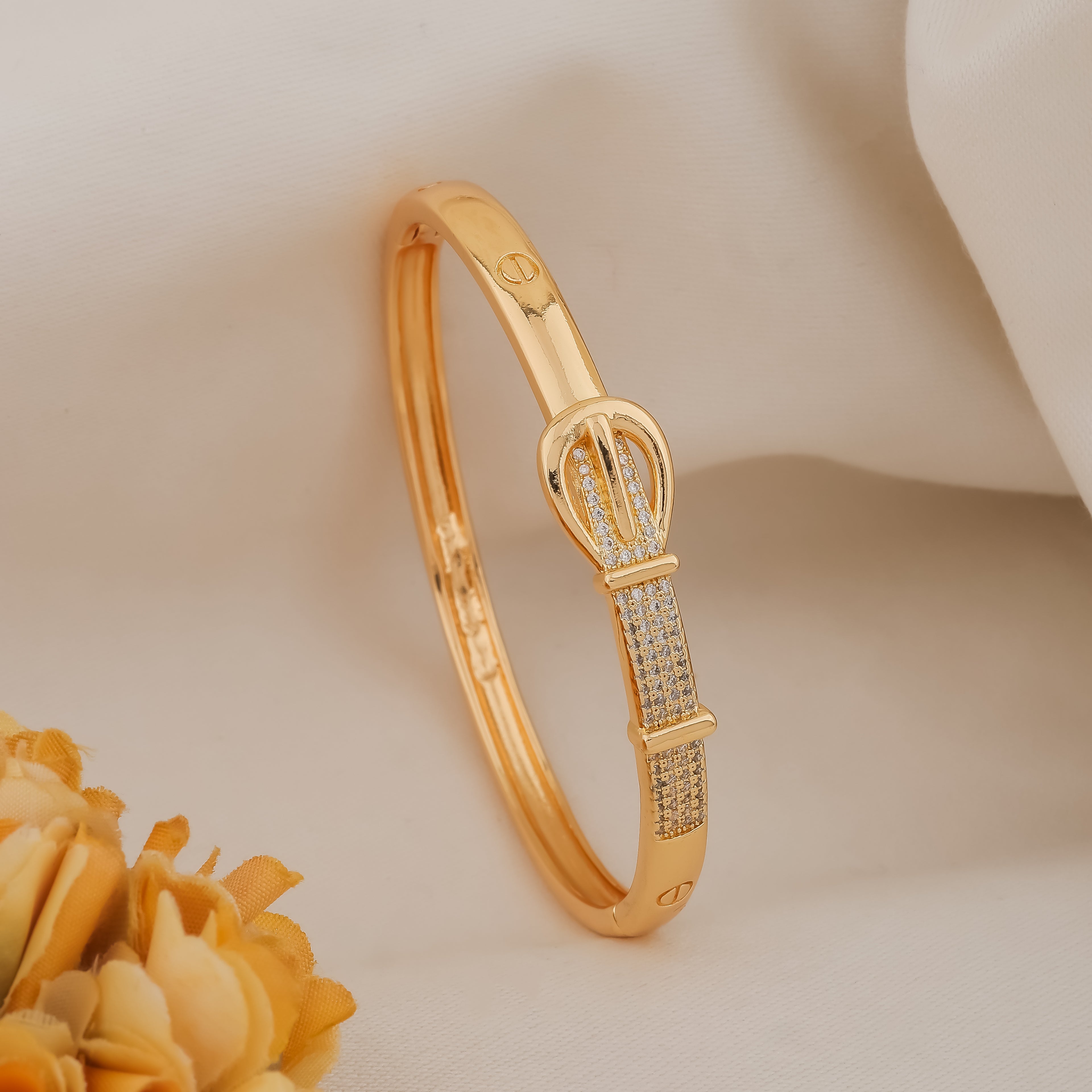 Glamour Lock Bracelet