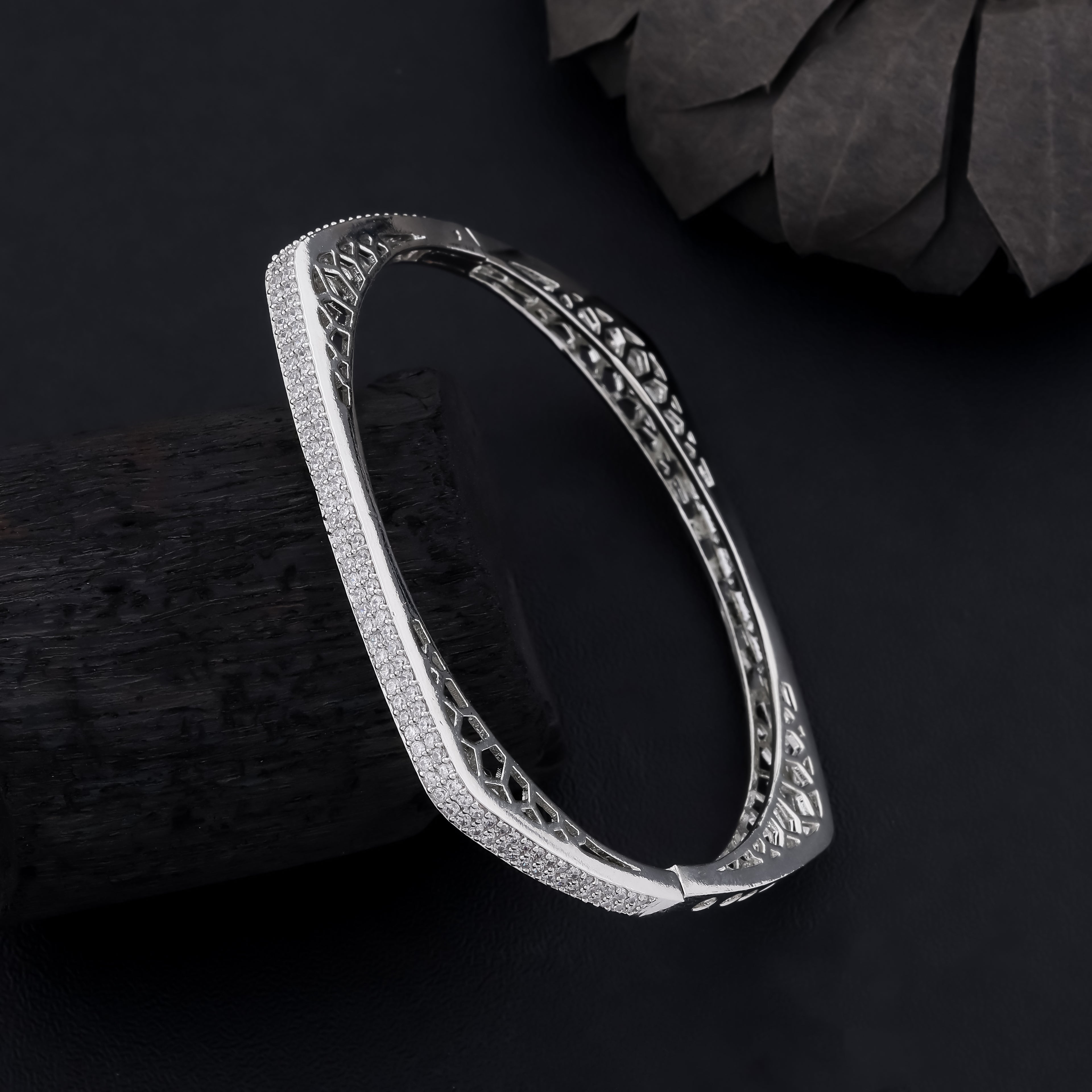 Timeless Glow Bracelet