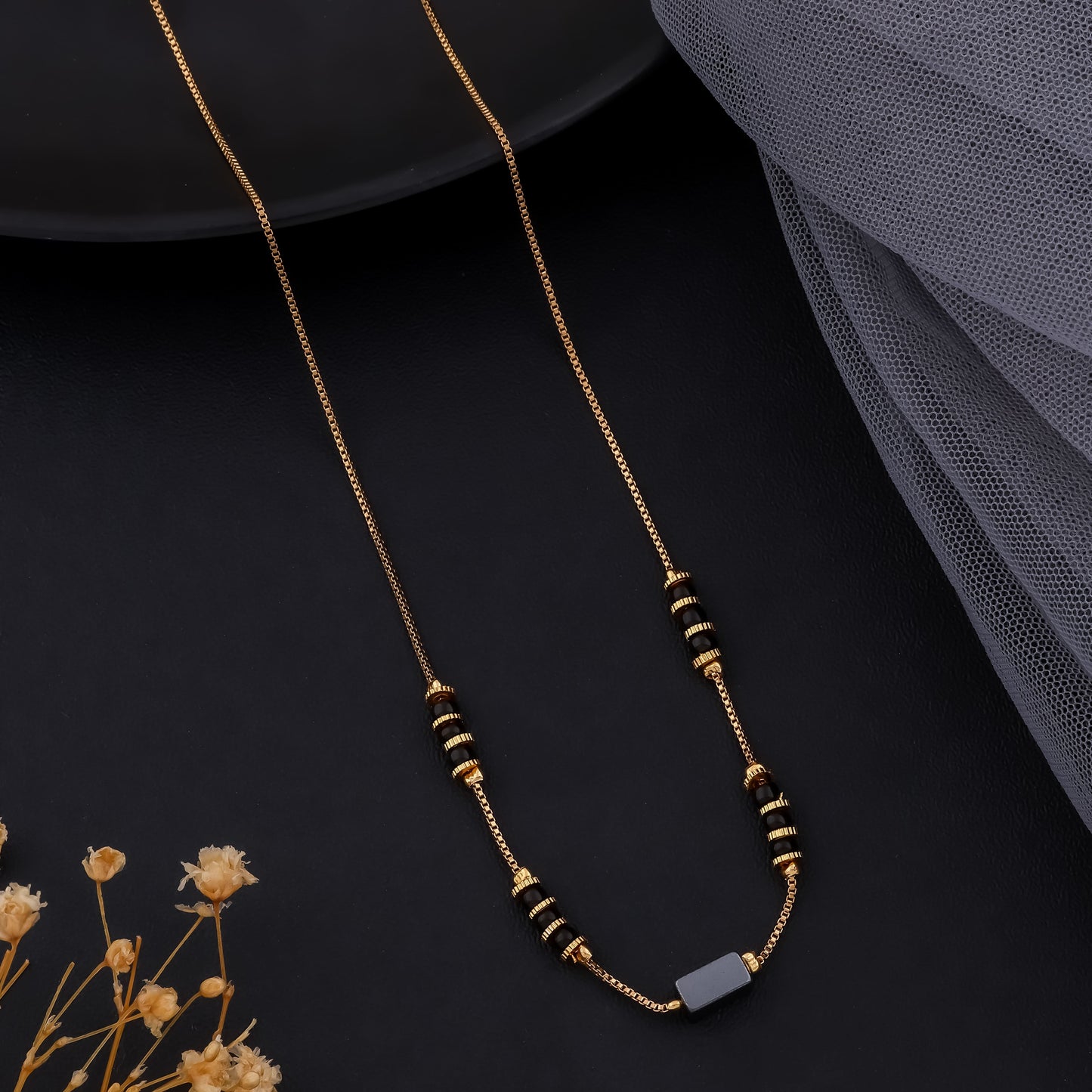 Nayra Minimal Mangalsutra